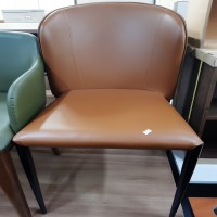 갈색 소형 의자
